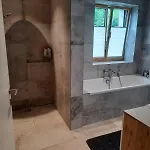 Apartman 210 *