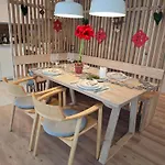 Apartman 210 *