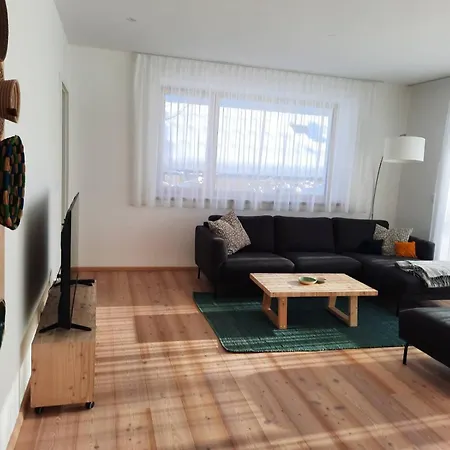 Apartman 210 *